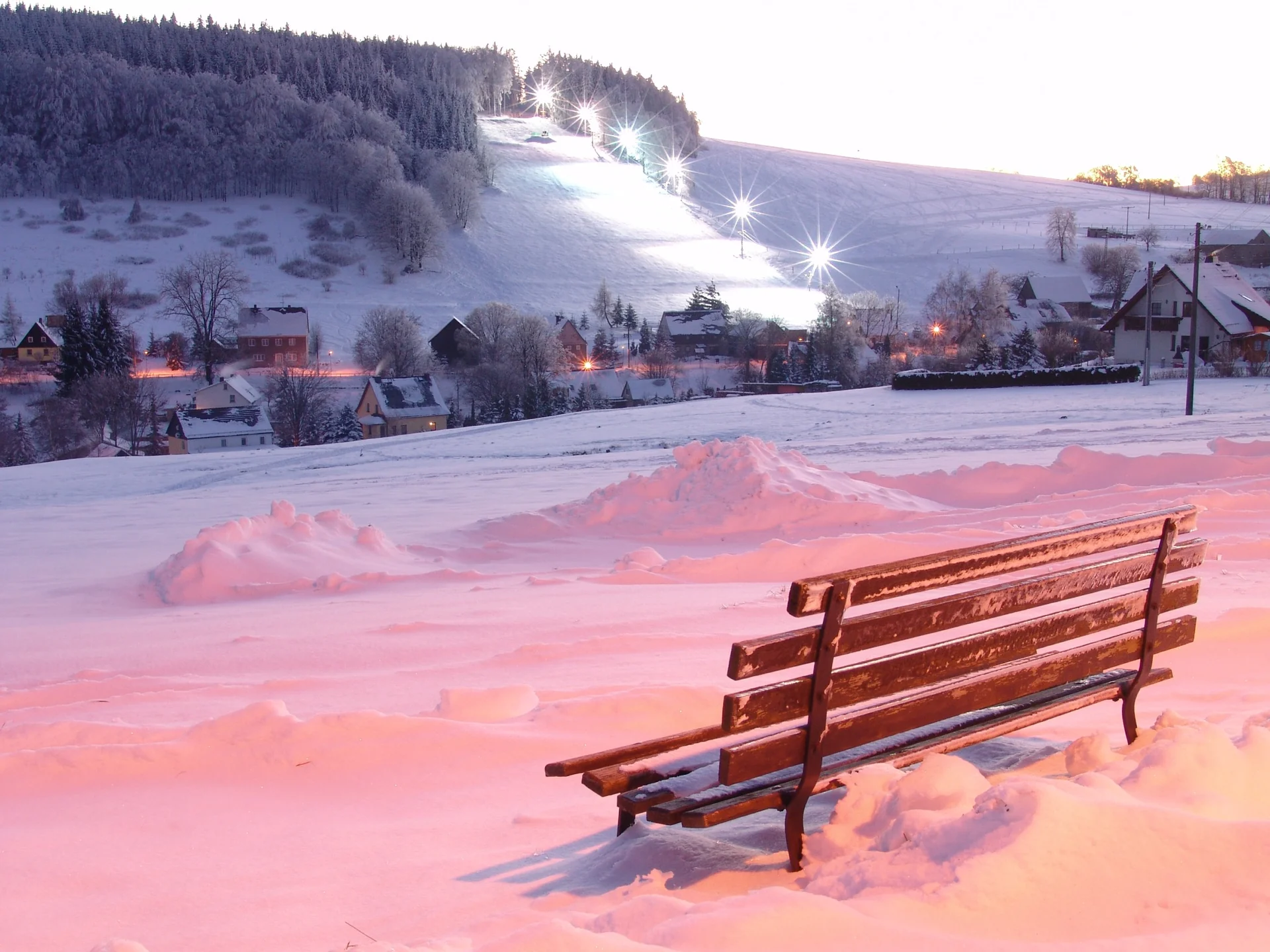 Winterlicher Blick auf Rugiswalde und den Skihang